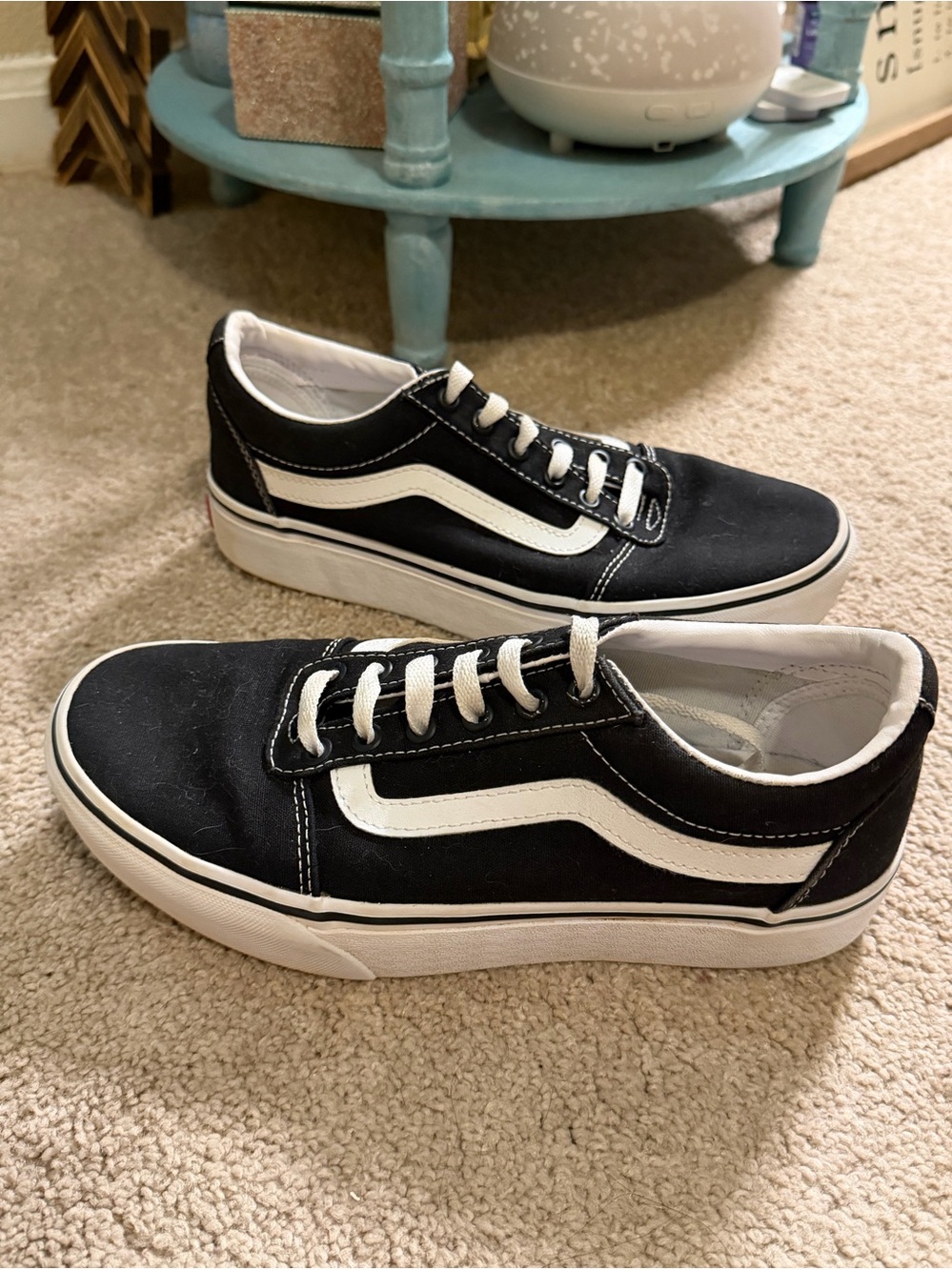 Vans Old Skool low-top sneakers in black and white 8.5